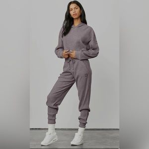 HOLD Excellent condition Purple Dusk Alo Muse Set (Joggers Small Hoodie Medium)